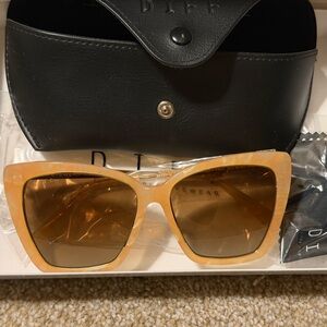 DIFF Eyewear Becky II Sunglasses - Peach